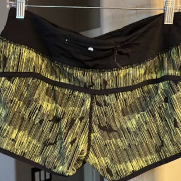 Lululemon Neon Green and Black Speed Up Shorts, low rise, 2.5, Size 6 - Picture 3 of 3